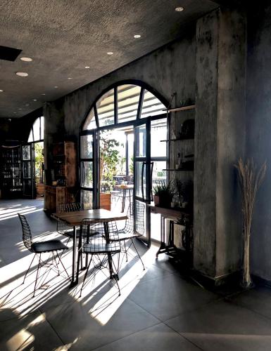 Area soggiorno di 8 Rooms Hotel