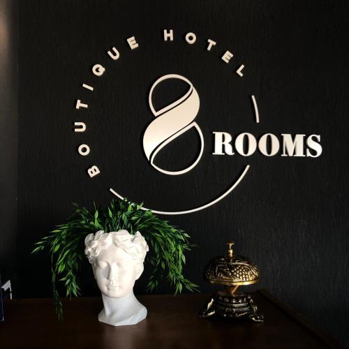 Certificato, attestato, insegna o altro documento esposto da 8 Rooms Hotel