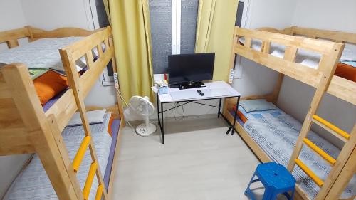 
A bunk bed or bunk beds in a room at Exclusive Use Whole House For You
