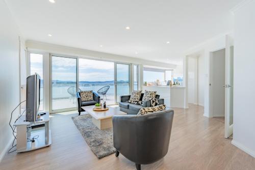 Bilde i galleriet til Nature & Relax House, Panoramic sea view, Free parking 37 i Hobart