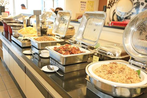 ホテルの敷地内または近くでの食事または食べ物