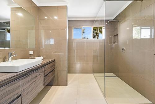a bathroom with a sink and a shower at CANAL HOME NEAR MOOLOOLABA - Kooringal in Buddina