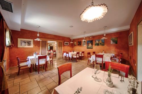 ห้องอาหารหรือที่รับประทานอาหารของ Guest House Stancija Kovacici