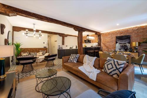 Cortes AC by Staynnapartments