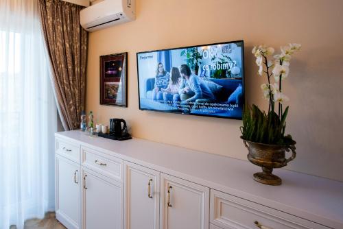 a flat screen tv hanging on a wall at Willa Krakowska in Raszyn