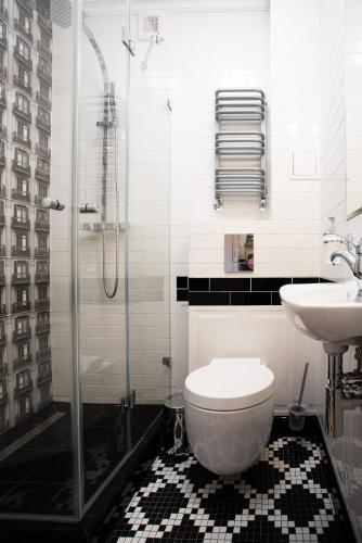 a bathroom with a shower and a toilet and a sink at Willa Krakowska in Raszyn