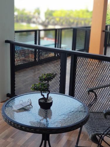 Balkón nebo terasa v ubytování River Kwai View Hotel Kanchanaburi