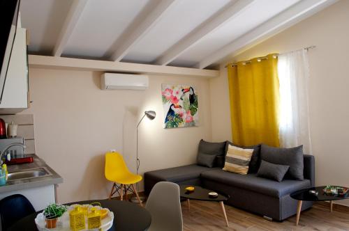 Domenica Apts I