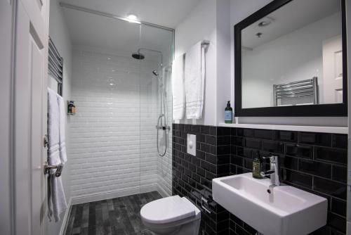 
a bathroom with a sink, toilet and bathtub at Reykjavik Residence Apartment Hotel in Reykjavík
