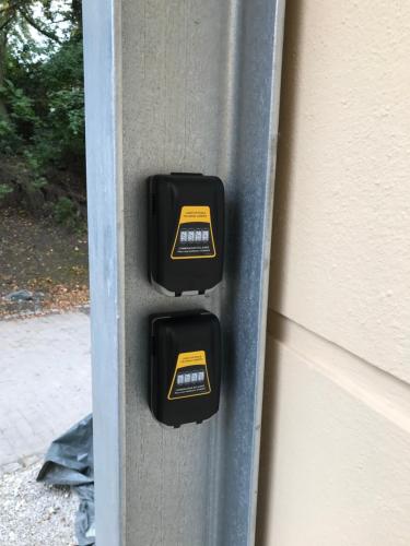 a couple of black boxes on the side of a wall at Wieko Ferienwohnungen - Luxus Pur im Prinz von Preußen in Bad Elster