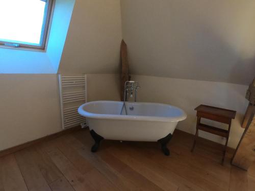 Bilik mandi di Le Gîte de Saint Phal