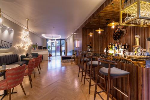 Gallery image of The Convo Porto Hotel & Apartment in Porto