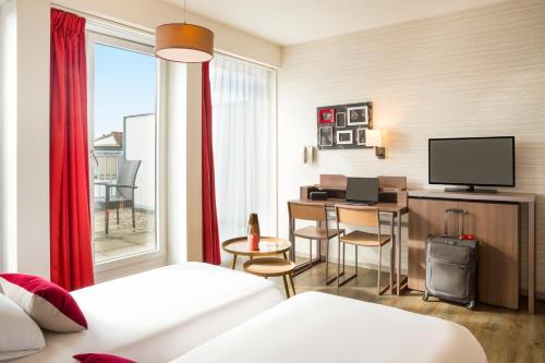 TV a/nebo společenská místnost v ubytování Aparthotel Adagio Basel City