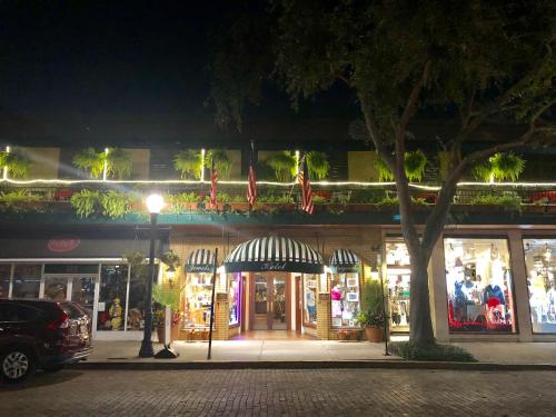 a store front at night with a tree in front at Park Plaza Hotel Orlando - Winter Park in Orlando