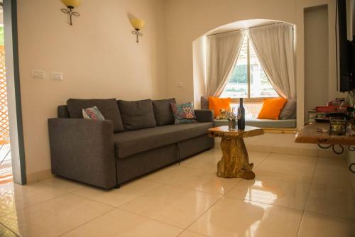 a living room with a couch and a table at חלון לגלבוע צימר בוטיק בעמק המעיינות in Bet Alfa