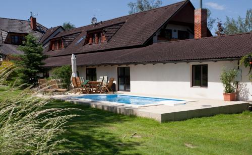 a house with a swimming pool in the yard at U Prejzků in Lhotka