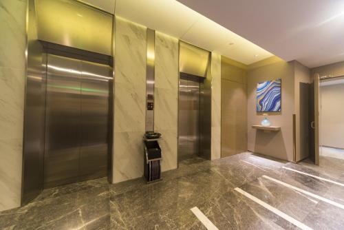 a hallway with a elevator in a building at Holiday Inn Express Chengdu Jinniu, an IHG Hotel in Chengdu