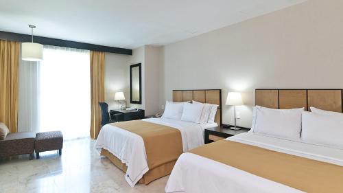 a hotel room with two beds and a window at Holiday Inn Express Ciudad Del Carmen by IHG in Ciudad del Carmen