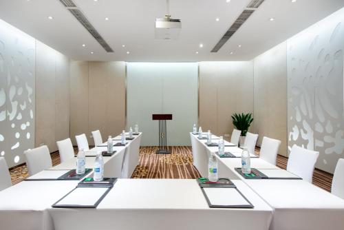 a conference room with white tables and white chairs at Holiday Inn Express Chengdu Gulou-Tianfu Square Chunxi Road Branch in Chengdu