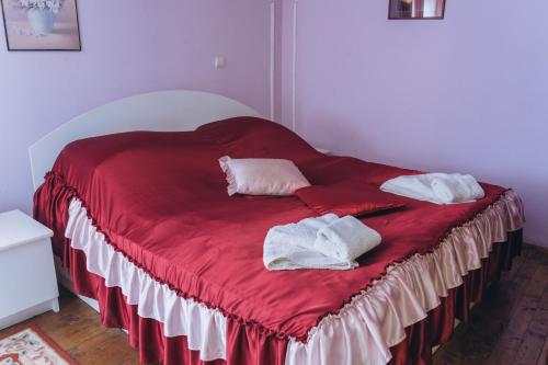 a bed with two towels sitting on top of it at Турянська долина in Perechin