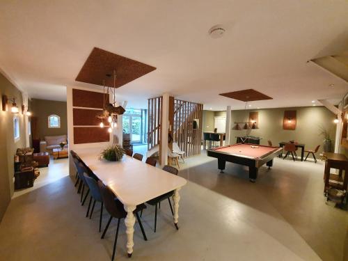a living room with a ping pong table in it at B&B Resort Tremele in Dreumel