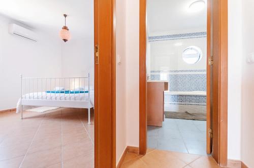 Ванная комната в Apartment Praia da Arrifana!