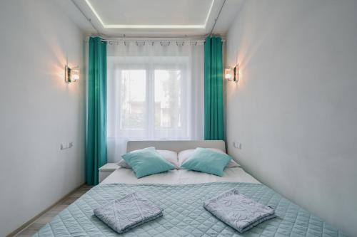 a bedroom with a bed with two pillows on it at Apartament Hrabiego Centrum in Zakopane