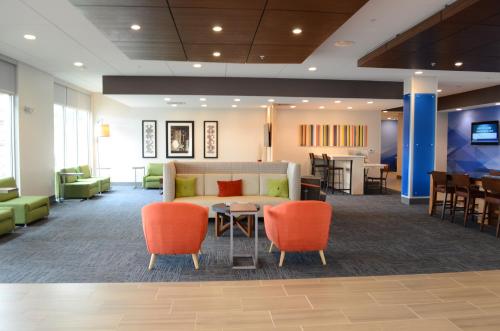 Holiday Inn Express & Suites - Charlotte NE - University Area, an IHG Hotel Image