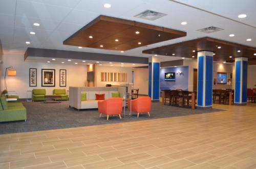 Holiday Inn Express & Suites - Charlotte NE - University Area, an IHG Hotel Image
