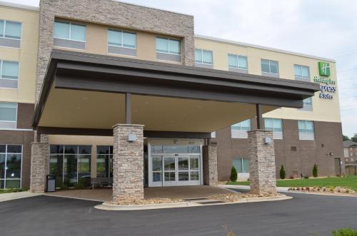 Holiday Inn Express & Suites - Charlotte NE - University Area, an IHG Hotel Image