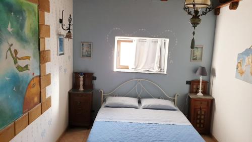 a bedroom with a bed and a window at Agriturismo Duca di San Martino in Partanna