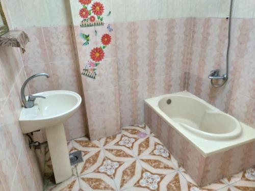 a bathroom with a sink and a bath tub next to a toilet at Cairo Moon Hostel in Cairo