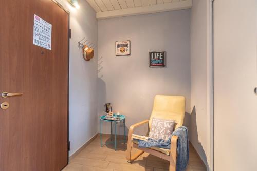 a hallway with a chair and a side table at La Casa Rosa in Terni