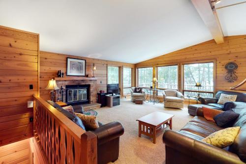a living room filled with furniture and a fireplace at Chanticleer Inn: Hudson House in Eagle River