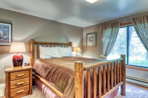 Posteľ alebo postele v izbe v ubytovaní Aspen Village Golf Course Condo - Fairways 71