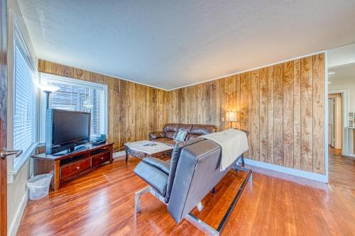 a living room with a couch and a television at Dolphin 1 in Rockaway Beach