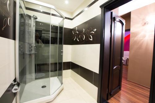 a bathroom with a mirror and a walk in shower at Royal in Zaporozhye