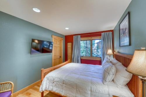 a bedroom with a large bed and a window at 161 Emmett Lode in Breckenridge