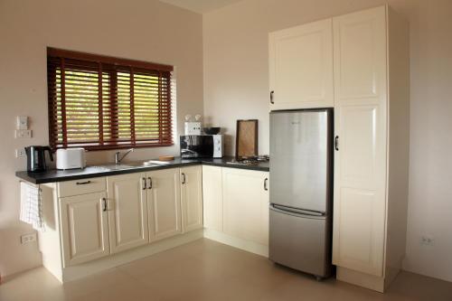 Η κουζίνα ή μικρή κουζίνα στο Koh Phangan Pavilions Serviced Apartments