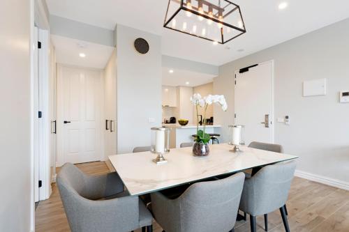 a dining room with a table and chairs at Manhattan Apartments - Glen Iris in Melbourne