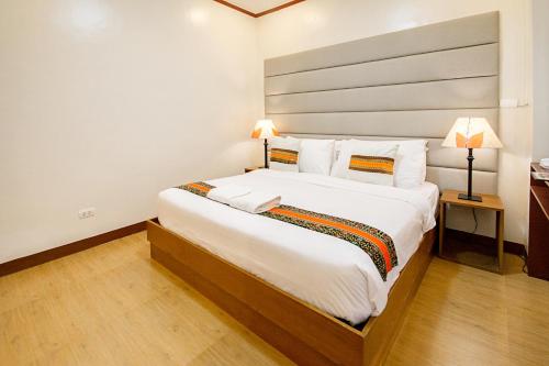 a bedroom with a large bed in a room at Sur Beach Resort Boracay in Boracay