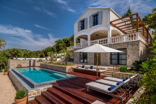 Beachfront Villa Feodora Grande with Pool – Photos 4