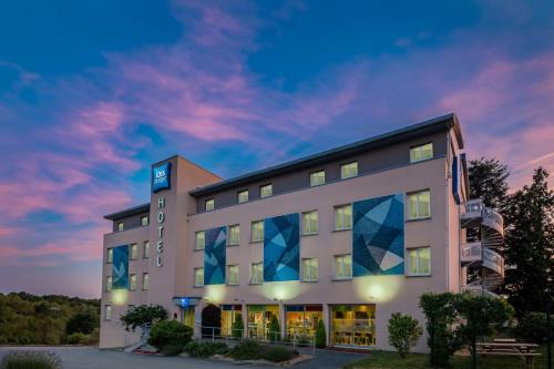 a rendering of a hotel at dusk at Ibis Budget Limoges Nord in Limoges