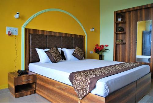 Postel nebo postele na pokoji v ubytování BillingVista Guest House Bir