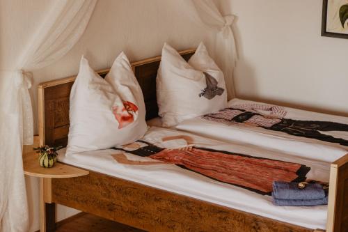 A bed or beds in a room at Ferienwohnung im Mühlviertler Panorama Vierseithof