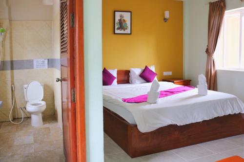 Gallery image of Neakru Guesthouse and Restaurant in Kampot