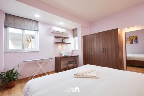 Cama o camas de una habitación en Jhamel Apartments 2 by Casa Deyra