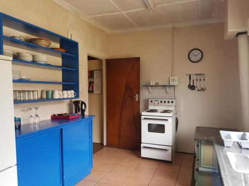 A kitchen or kitchenette at Roma Trading Post Lodge