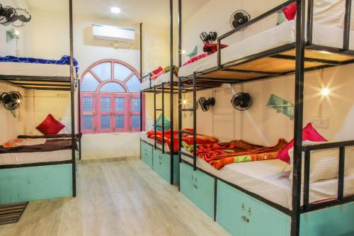 Una cama o camas en una habitación de Moustache Khajuraho