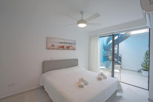 Llit o llits en una habitació de Colour Residences